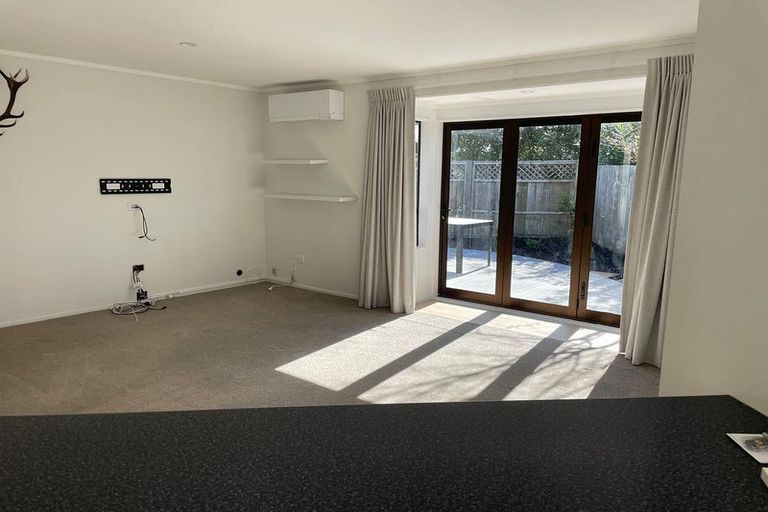 Photo of property in 1/865 Beach Road, Waiake, Auckland, 0630