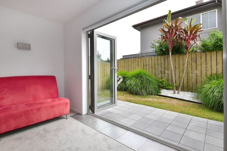 Photo of property in 53a Walton Street, Red Beach, 0932