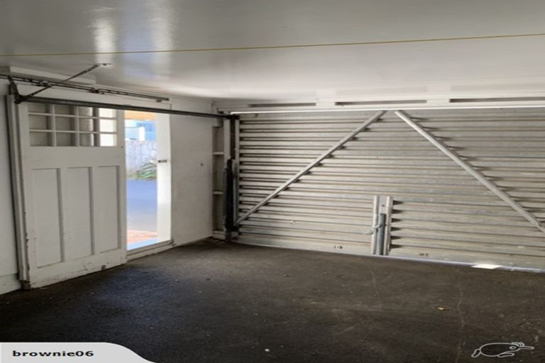 Photo of property in 21f7 Collins Avenue, Tawa, Wellington, 5028