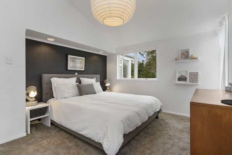 Photo of property in 21 Vienna Place, Birkenhead, Auckland, 0626