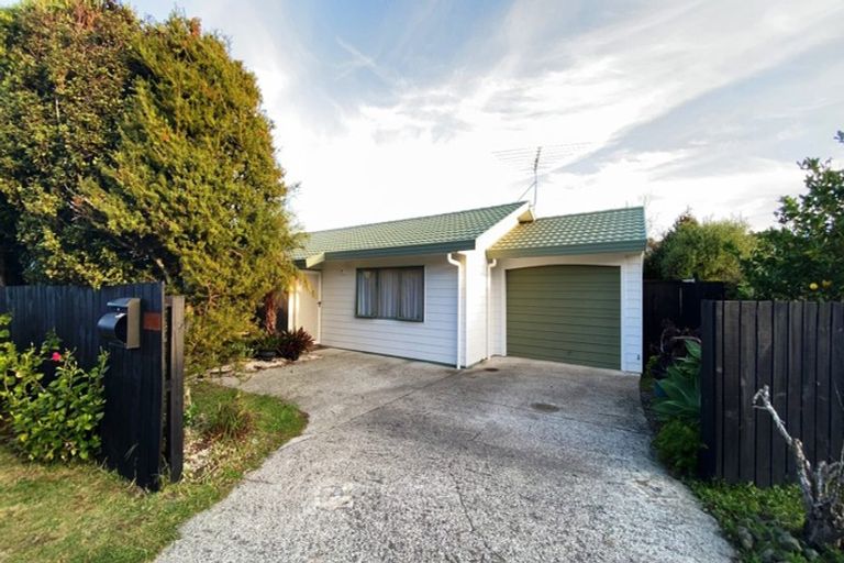 Photo of property in 2/14 Knott Road, Stanmore Bay, Whangaparaoa, 0932