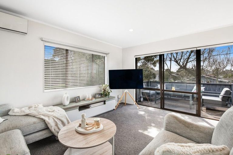 Photo of property in 13 Red Beach Road, Red Beach, 0932