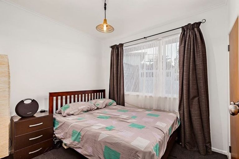 Photo of property in 25 Crompton Road, Massey, Auckland, 0614