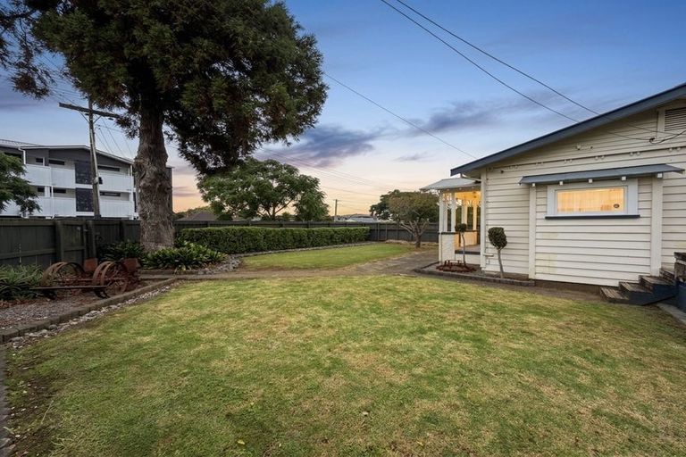 Photo of property in 33a Gloucester Road, Manurewa, Auckland, 2102