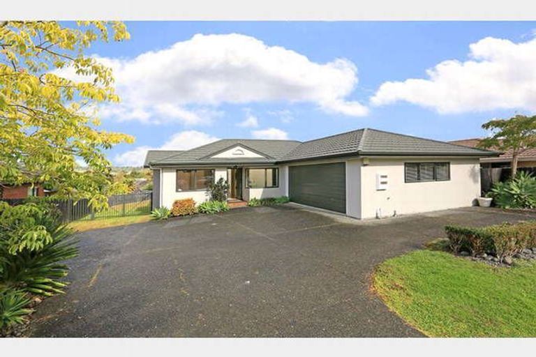 Photo of property in 17 San Vito Place, Henderson, Auckland, 0612