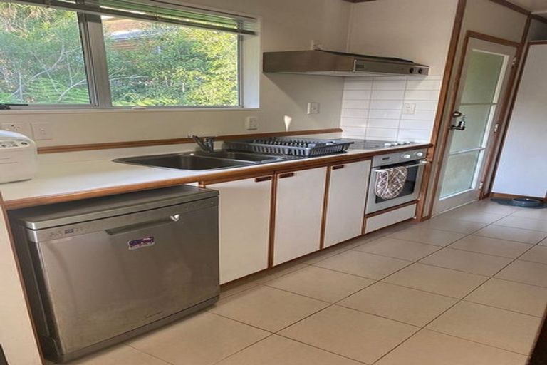 Photo of property in 25 Wilkinson Way, Browns Bay, Auckland, 0630