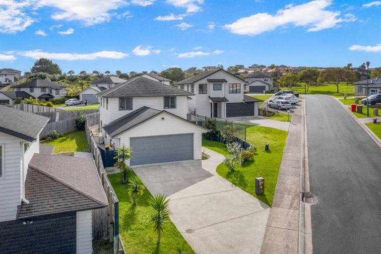 Photo of property in 18 Maylee Crescent, Gulf Harbour, Whangaparaoa, 0930