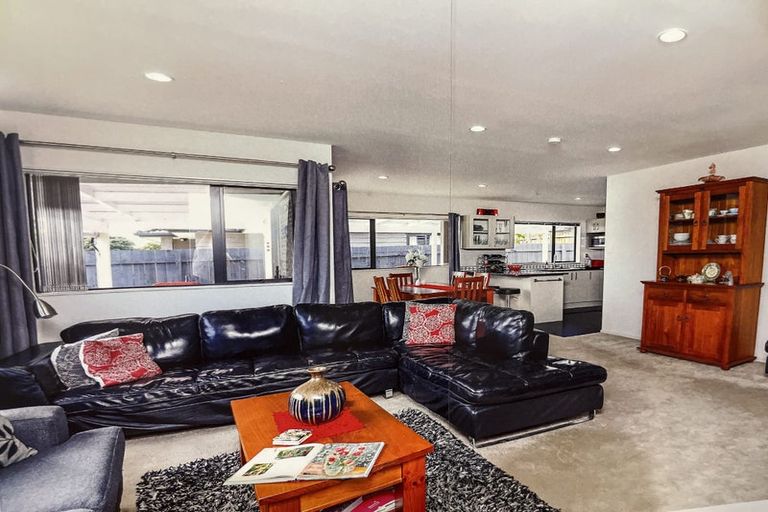 Photo of property in 14 Masters Place, Favona, Auckland, 2024