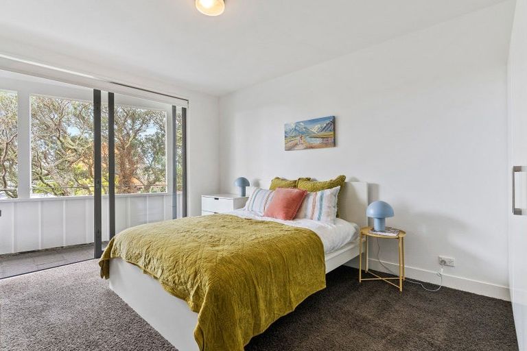 Photo of property in 33a Stanley Point Road, Stanley Point, Auckland, 0624