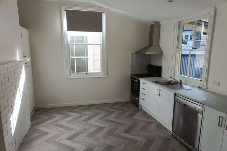 Photo of property in 121-123 Shakespeare Road, Bluff Hill, Napier, 4110