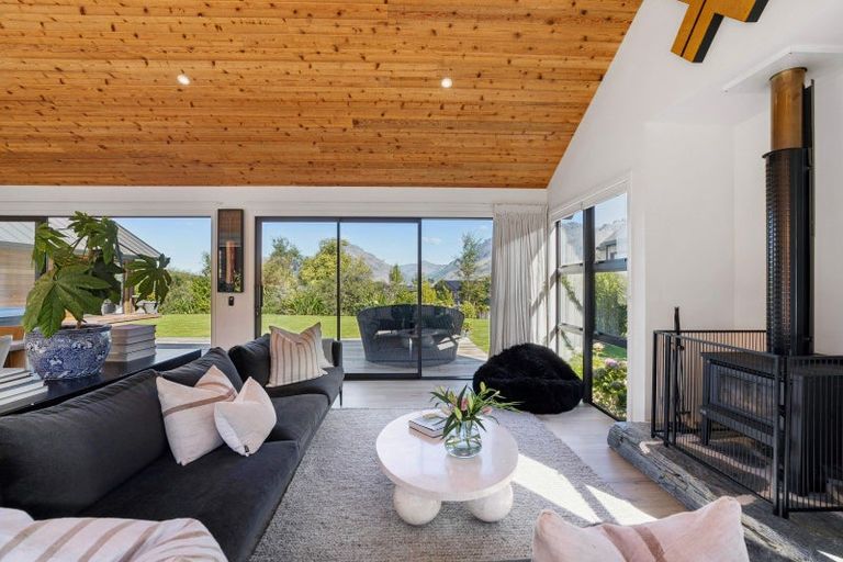 Photo of property in 4 Durness Court, Jacks Point, Queenstown, 9371