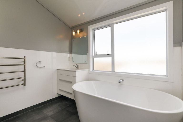 Photo of property in 11 Leander Place, Milson, Palmerston North, 4414
