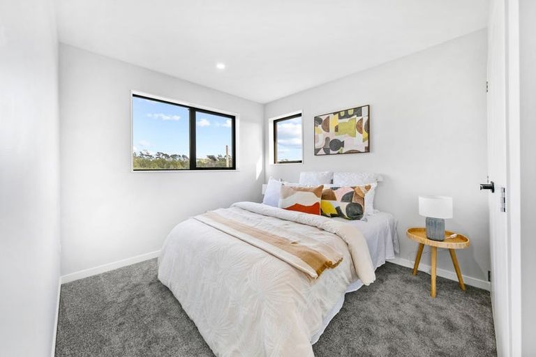 Photo of property in 63 Mcindoe Road, Kumeu, 0810