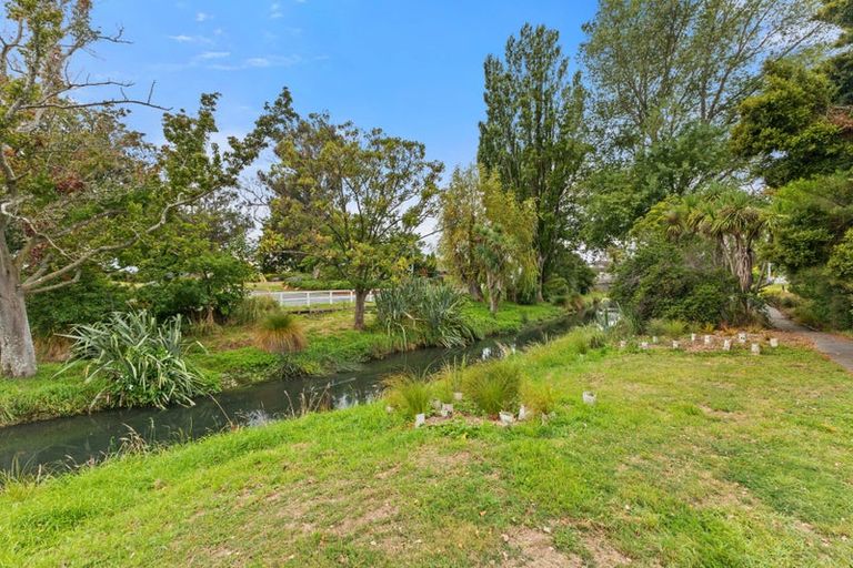Photo of property in 9 Esher Place, Saint Martins, Christchurch, 8022