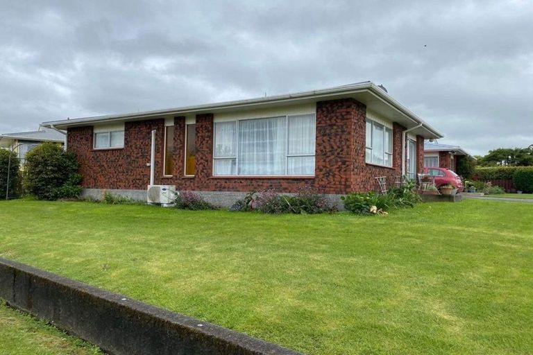 Photo of property in 2 Chartwell Drive, Eltham, 4322