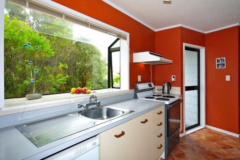Photo of property in 52f1 Guadeloupe Crescent, Grenada Village, Wellington, 6037