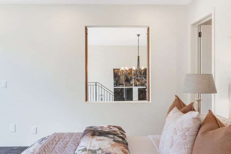 Photo of property in 2 Glenoaks Rise, Mellons Bay, Auckland, 2014
