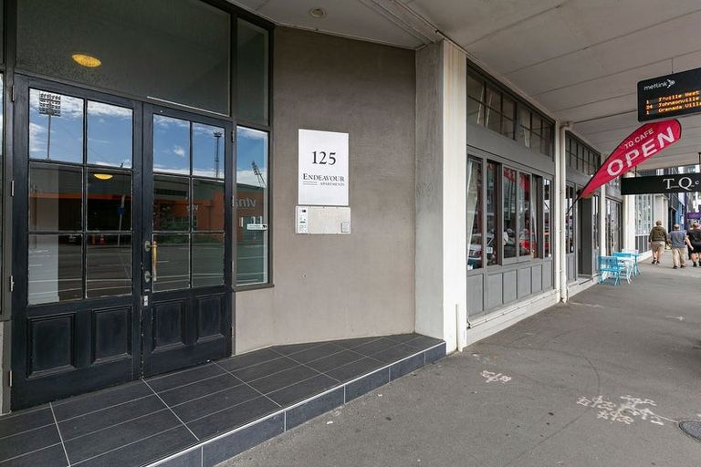 Photo of property in Endeavour Apartments, 18/125u Thorndon Quay, Pipitea, Wellington, 6011