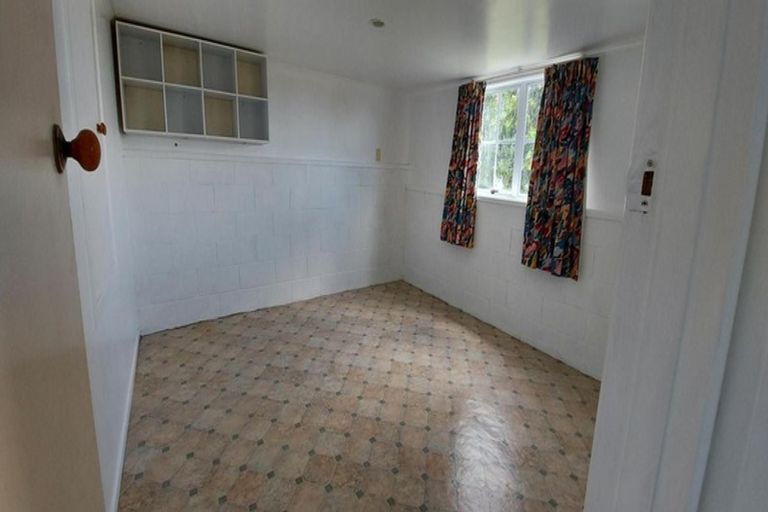 Photo of property in 129 Mcleod Road, Te Atatu South, Auckland, 0610