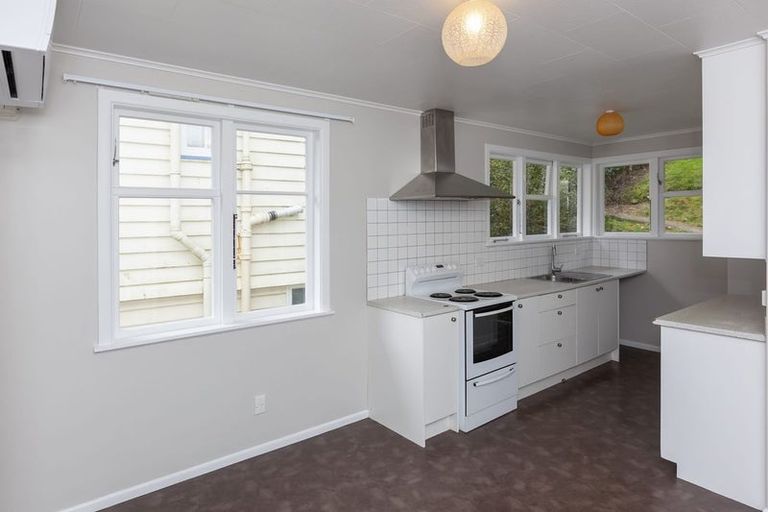 Photo of property in 6 Curtis Street, Northland, Wellington, 6012