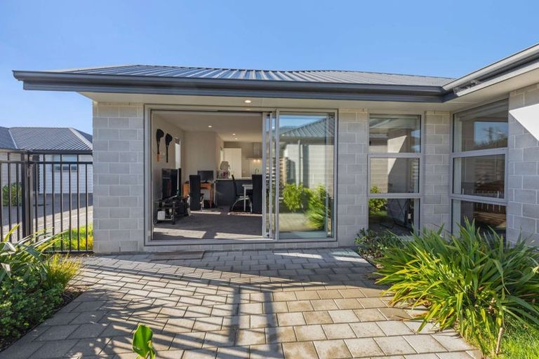 Photo of property in 8/3 Nyoli Street, Northcote, Christchurch, 8052
