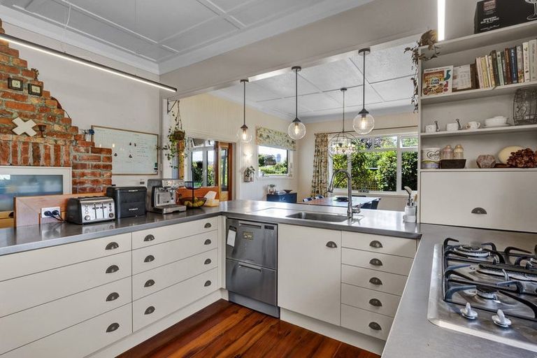 Photo of property in 187 South Road, Hawera, 4610