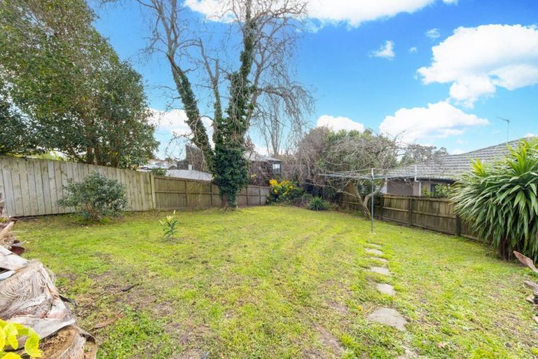Photo of property in 72 Colwill Road, Massey, Auckland, 0614