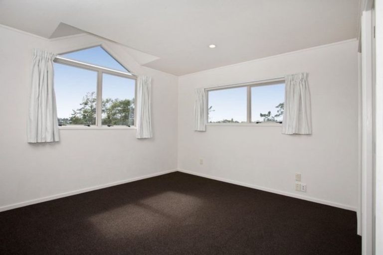 Photo of property in 2/48 Noeleen Street, Glenfield, Auckland, 0629