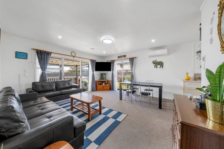 Photo of property in 2/56 Archibald Road, Kelston, Auckland, 0602