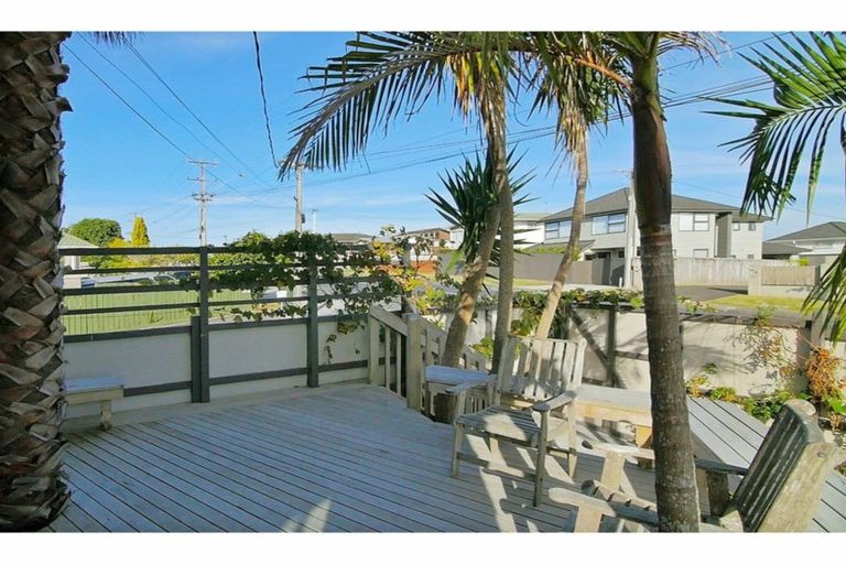 Photo of property in 1/82a Pupuke Road, Hillcrest, Auckland, 0627