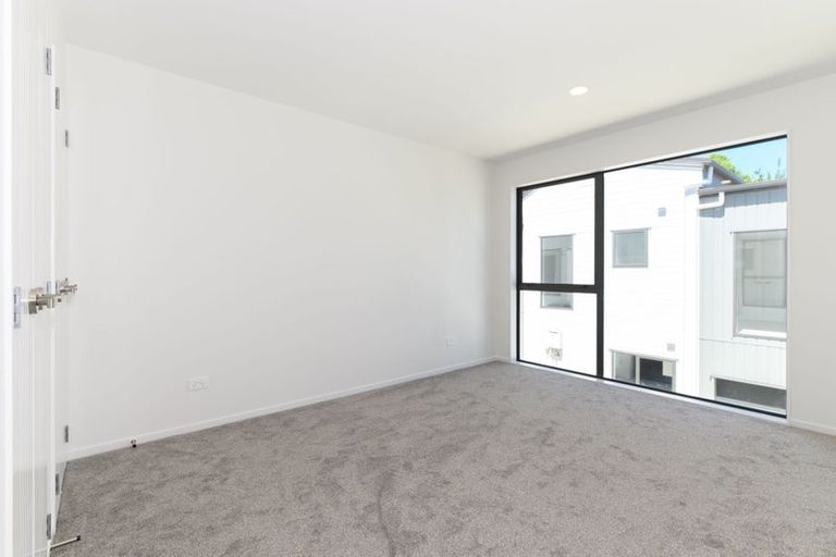 Photo of property in 2b Garner Place, Glenfield, Auckland, 0629