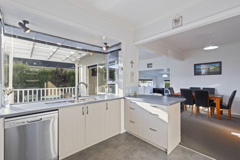 Photo of property in 25a Paynters Avenue, Strandon, New Plymouth, 4312