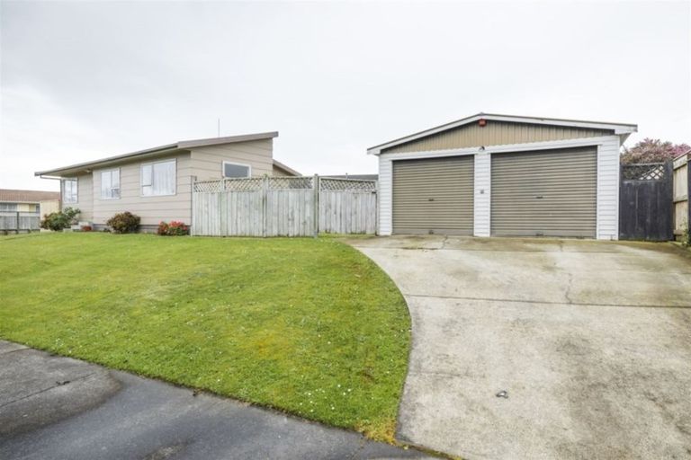 Photo of property in 61 Hillcrest Drive, Kelvin Grove, Palmerston North, 4414