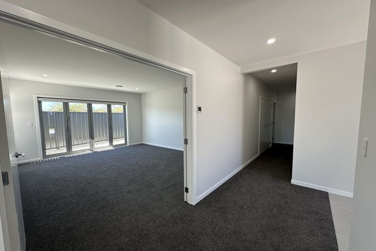 Photo of property in 6 George Yee Place, Taradale, 4112