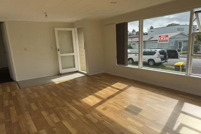 Photo of property in 11 Tennyson Street, Northcote Point, Auckland, 0627