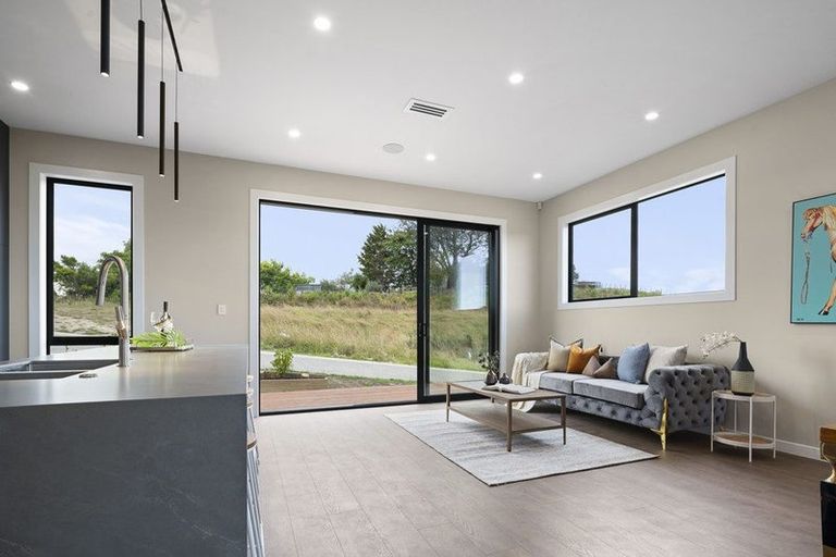 Photo of property in 20 Awanui Road, Red Beach, 0932