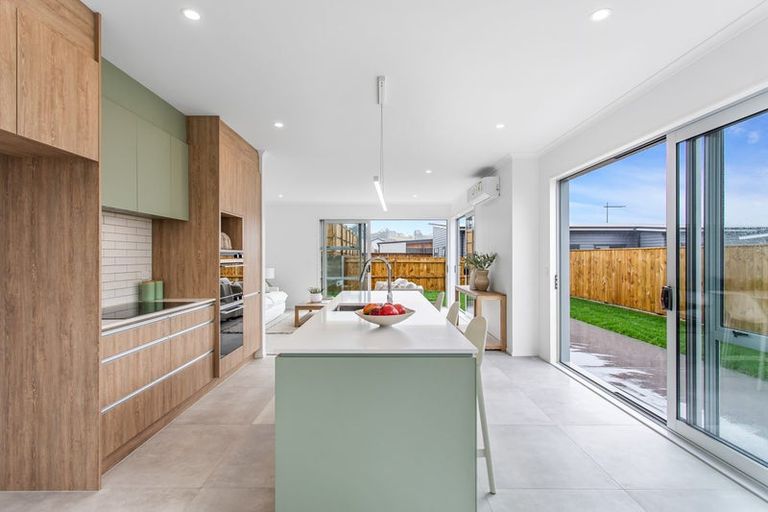 Photo of property in 26 Tiromoana Drive, Red Beach, 0932