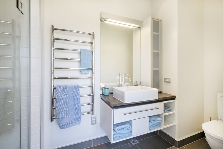 Photo of property in Patent 326 Apartments, 301h/326 Evans Bay Parade, Hataitai, Wellington, 6021