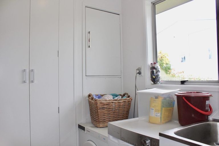 Photo of property in 58 Taipari Road, Te Atatu Peninsula, Auckland, 0610