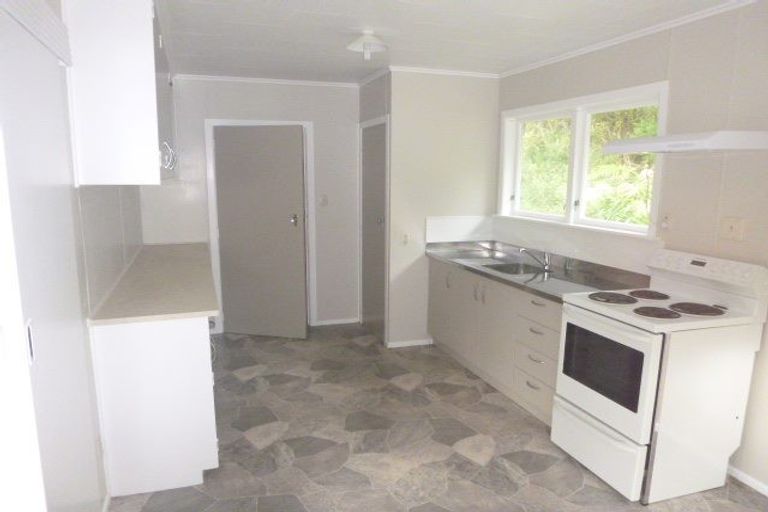 Photo of property in 91 Ruskin Road, Newlands, Wellington, 6037
