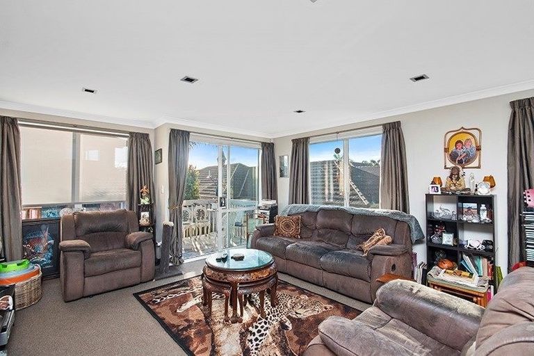 Photo of property in 11 Logan Place, Waiuku, 2123