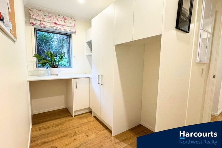 Photo of property in 296 Motutara Road, Muriwai, Waimauku, 0881