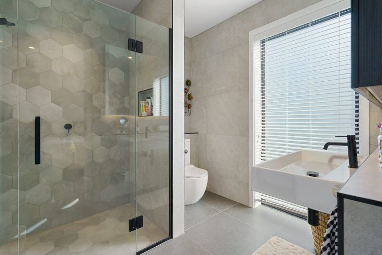 Photo of property in 33 Lakewood Lane, Cambridge, 3434