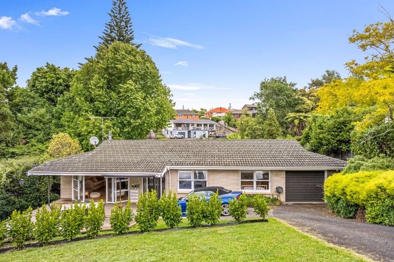 Photo of property in 13 Hartles Place, Mellons Bay, Auckland, 2014