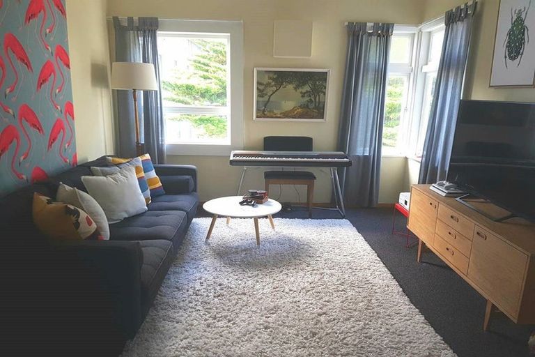 Photo of property in 76 Mcalpine Avenue, Mount Cook, Wellington, 6011