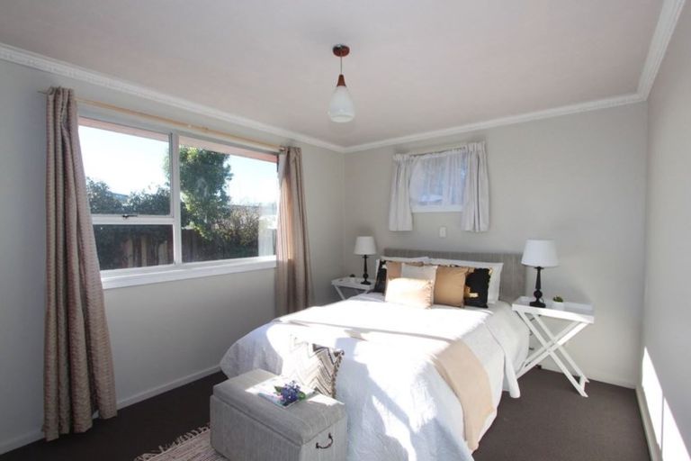 Photo of property in 21 Inwoods Road, Parklands, Christchurch, 8083