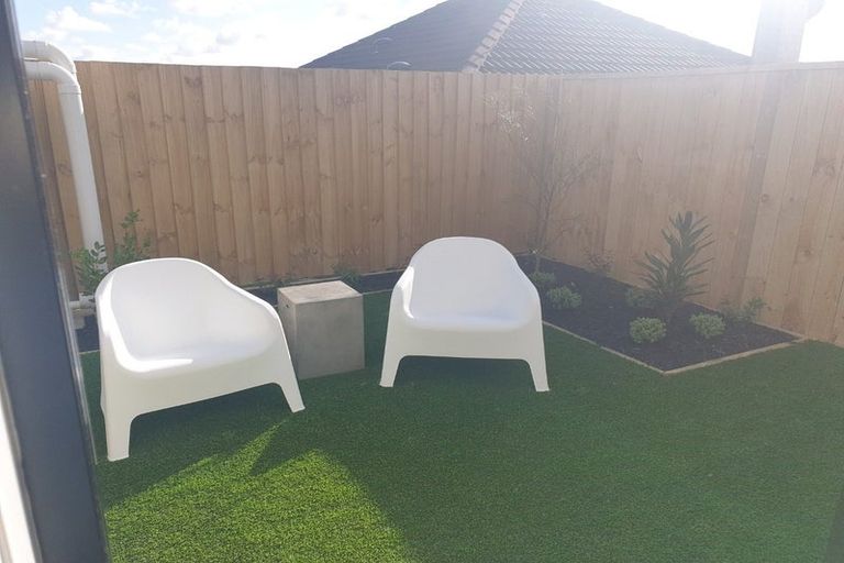 Photo of property in 8/8 Yeovil Road, Te Atatu Peninsula, Auckland, 0610