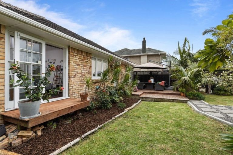 Photo of property in 22 Kervil Avenue, Te Atatu Peninsula, Auckland, 0610