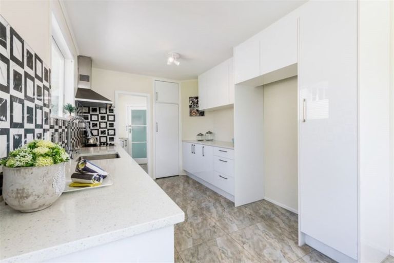 Photo of property in 2 Taioma Crescent, Te Atatu Peninsula, Auckland, 0610