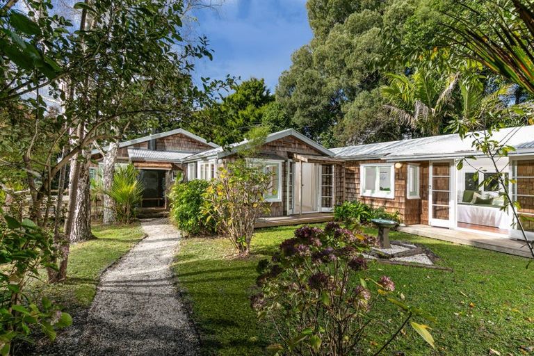Photo of property in 103 Hinau Road, Waimauku, 0881